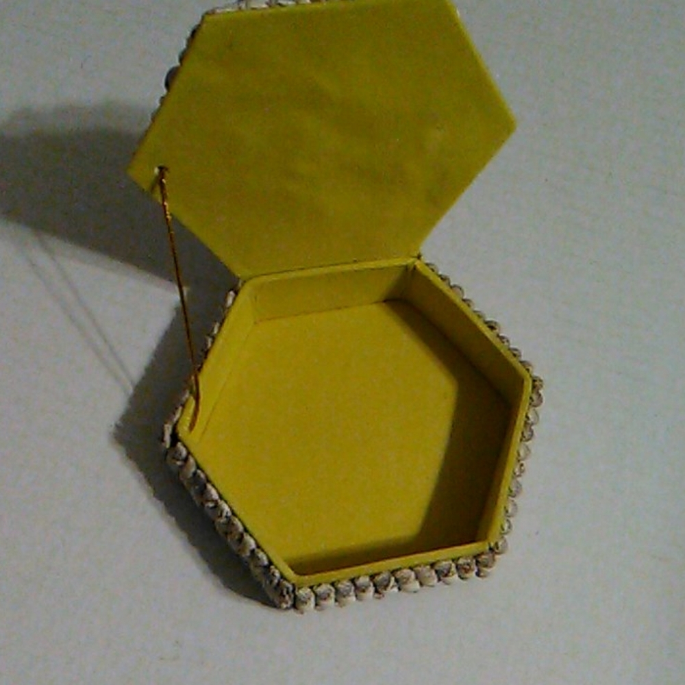 Hexagon shell box - Picture 2 of 8